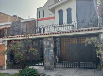 Casa de 4 habitaciones, Lima · Oportunidad. Vendo Casa de Tres Pisos en Chaclacayo, Lista Para Habitarla.