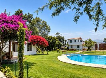 Casa · 800m² · 5 Dormitorios · 10 Estacionamientos · Venta de Finca | 11,125 m² | Mala, Cañete