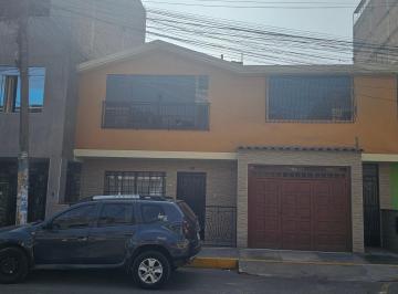 Oficina comercial de 4 habitaciones, Lima · Alquiler de Oficina / Dpto en Segundo Piso – Las Flores