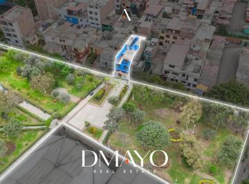 Casa · 300m² · 4 Dormitorios · Se Vende Casa de 3 Pisos Frente a Parque a 5 Minutos de Gamarra