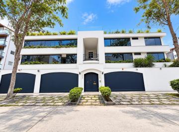 Departamento · 138m² · 3 Dormitorios · 2 Estacionamientos · Venta de Departamento de 138 m² – Surco, Límite con Miraflores