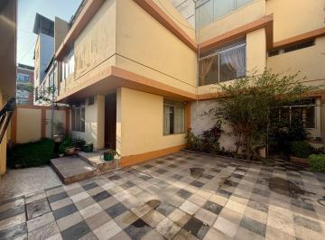Casa · 350m² · 5 Dormitorios · 2 Estacionamientos · Exclusiva Casa en Venta - Urb. Los Rosales I Etapa - Santiago de Surcosa en Lima
