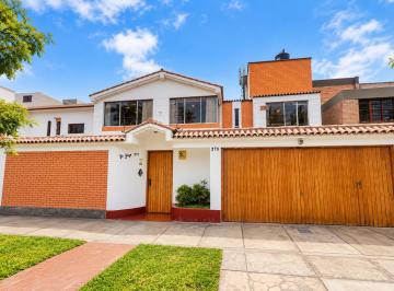 Casa de 4 habitaciones, Lima · Venta de Casa Como Terreno – Surco
