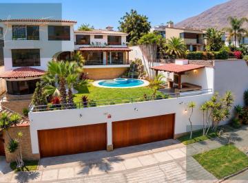 Casa · 507m² · 4 Dormitorios · 1 Estacionamiento · ¡Alquiler de Hermosa Casa Remodelada en Las Lagunas de La Molina!