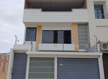 Casa · 265m² · 1 Estacionamiento · Se Vende Casa en La Mejor Zona de Miraflores Boulevard Park Plaza