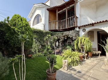Casa · 345m² · 5 Dormitorios · 1 Estacionamiento · Casa en La Molina