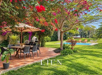 Casa · 200m² · 3 Dormitorios · 5 Estacionamientos · Acogedora Casa de Campo en Chincha Baja