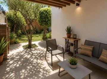 Casa de 3 habitaciones, Arequipa · Casa en Venta en Yaniara