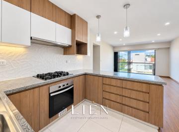 Departamento · 92m² · 3 Dormitorios · 1 Estacionamiento · Flat de 3 Dorm. con Balcón y Vista Externa en Surco
