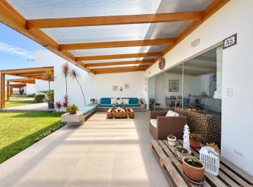 Casa de playa de 4 habitaciones, Cañete · Casa de Playa en Venta en Puerto Viejo