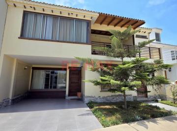 Casa · 304m² · 6 Dormitorios · 1 Estacionamiento · Casa en Venta en El Condominio Alameda Country Club Pimentel (T. Eneque)