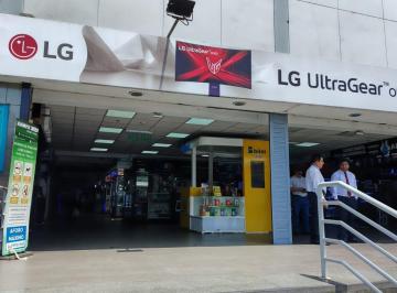 Local comercial · 11m² · Venta de Local Stand Comercial en Miraflores de 11.5 m²