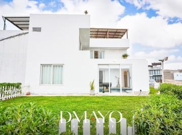 Casa · 160m² · 3 Dormitorios · 2 Estacionamientos · Venta de Casa en Condominio Neptuno Cerro Azul - con Piscina