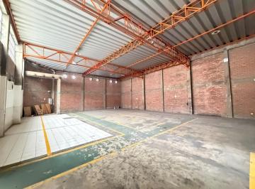 Local comercial · 165m² · 2 Estacionamientos · Local en Ate Vitarte