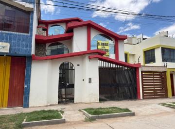 Casa de 7 habitaciones, Huancayo · ¡Gran Oportunidad en Huancayo! Casa de 3 Pisos en Alquiler