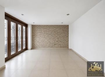 Casa · 245m² · 8 Dormitorios · 2 Estacionamientos · Casa en Barranco Venta - Alquiler