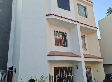 Casa de 6 habitaciones,  · Se Alquila Casa Tipo Chalet en Cedros de Villa Chorrillos