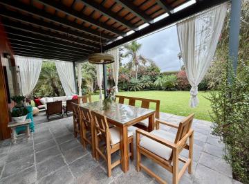Casa de 4 habitaciones, Lima · Casa con Gran Encanto y Espectacular Jardín