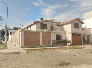 Casa de 8 habitaciones, Ica · Venta de Casa Comercial en Esquina Frente a Plaza Vea Ica