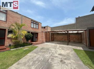 Terreno / Lote · 742m² · 13 Dormitorios · 7 Estacionamientos · Condominio Se Vende Como Terreno en Residencial Monterrico Incluye 3 Cómodas Casas