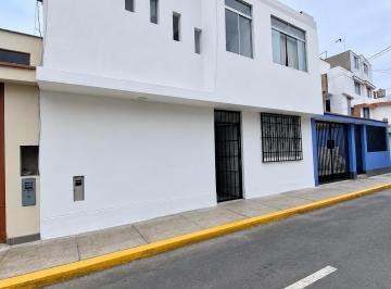 Casa de 7 habitaciones, Lima · Oportunidad de Inversion, Venta de Casa en La Villa Fap Luzurriaga