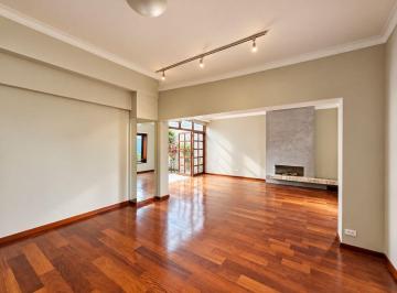 Casa de 6 habitaciones, Lima · En Venta Hermosa Casa en Mariano Odicio - Miraflores - Moderna y Elegante!