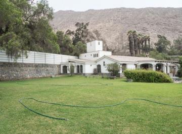 Casa de campo en Venta de 4 habitaciones · Venta Casa de 2500 m² de Terreno Construido 300 m² 4 Dorm. Tres Baños Área de Servicio