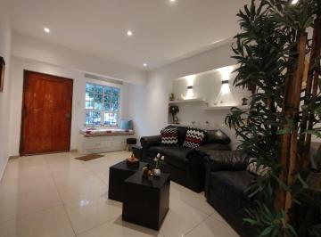 Local comercial , Trujillo · Alquila Moderna Casa en 1er Piso – 220 m²