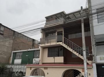 Casa · 543m² · 8 Dormitorios · 2 Estacionamientos · Edificio de 4 Pisos con 2 Dúplex y Terraza de 87 m², Av Circunvalación, Ate.