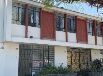 Casa de 3 habitaciones, Lima · Alquilo Bonita y Acogedora Casa de 2 Pisos Mas Azotea, con Cochera, Frente a Parque (A. C. 164 M²)