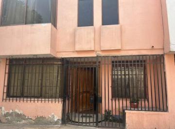 Casa · 312m² · 10 Dormitorios · Gran Oportunidad: Espaciosa Casa de 3 Pisos + Azotea en San Miguel