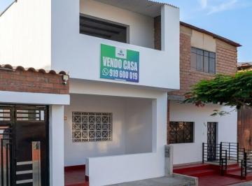 Casa de 3 habitaciones, Lima · Amplia Casa de 2 Pisos en Venta en Comas