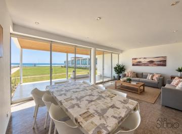 Casa · 180m² · 4 Dormitorios · 2 Estacionamientos · Casa en Venta · Mallorca, Asia Km 107 · 180 m² · 2da Fila con Vista Al Mar, 4 Dorm, Piscina