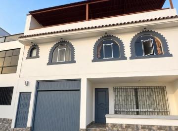Casa · 360m² · 6 Dormitorios · 1 Estacionamiento · Vendo Casa en Punta Hermosa