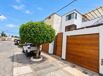 Casa de 3 habitaciones, Lima · "¡Vive y Rentabiliza! Casa (2do Piso + Aires) con 2 Depas en Maranga"