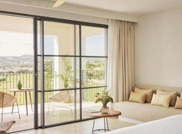 Departamento de 2 habitaciones, Lima · Estilo Moderno con Vista Al Golf en San Isidro - Modern Living With Golf Course Views in San Isidro