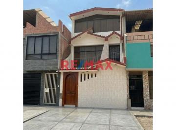 Casa · 292m² · 4 Dormitorios · Casa Familiar en Venta de 3 Pisos Azotea Frente a Parque (M. Sullon)