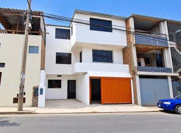Casa · 220m² · 6 Dormitorios · 1 Estacionamiento · ¡Ocasión! Se Vende Bonita Casa de 3 Pisos