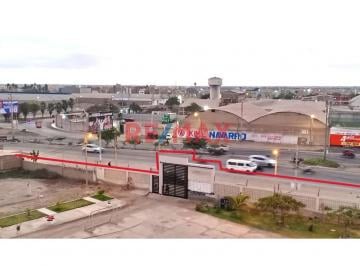 Departamento · 110m² · 4 Dormitorios · 1 Estacionamiento · Departamento en Venta con Cochera – Primer Piso Condominio Las Lomas – Pimentel (L. Guevara)