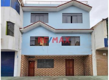 Casa · 467m² · 5 Dormitorios · 1 Estacionamiento · Casa de 3 Pisos + Azotea | 467 m² Construidos | La Marqueza