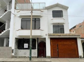 Casa de 8 habitaciones, Lima · Amplia Casa 8 Dorm. Cerca a Av Proceres