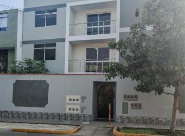 Departamento · 82m² · 2 Dormitorios · 1 Estacionamiento · Departamento en Alquiler 82 m² / 2do Piso Cerca Estacion Matellini
