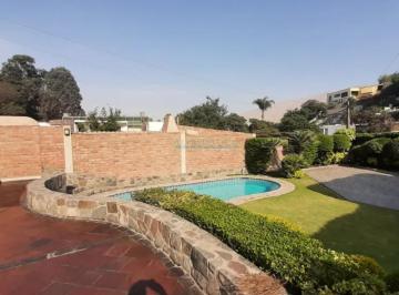 Casa · 276m² · 3 Dormitorios · 4 Estacionamientos · Hermosa Casa con Piscina en La Planicie