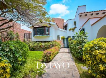 Casa · 334m² · 3 Dormitorios · 2 Estacionamientos · Casa en Venta/alquiler en Camacho – Excelente Ubicación en Calle El Naranjal