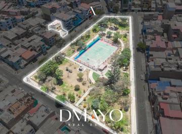 Casa · 188m² · 7 Dormitorios · 1 Estacionamiento · Venta Casa en San Juan de Miraflores Frente a Parque, 7 Dorm |excelente Estado, a 3 Min Mall del Sur