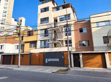 Departamento de 2 habitaciones, Lima · Alquiler Departamento 2 Dorm. en Surquillo – Semiamoblado, S/ 2,450