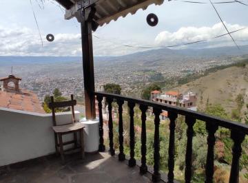 Casa · 549m² · 4 Dormitorios · Se Vende Casa con Arquitectura Alemana, Combinado con Aspectos Incaicos