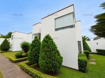 Casa · 348m² · 3 Dormitorios · 2 Estacionamientos · Alquilo Linda Casa Calle Venecia N° 1xx, Urb. El Sol de La Molina Etapa II, La Molina