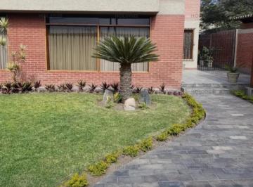 Casa · 1380m² · 5 Dormitorios · 6 Estacionamientos · Vendo Bella Casa Como Terreno en Calle Los Butilones N° 1xx, Urb. La Molina Vieja, La Molina.