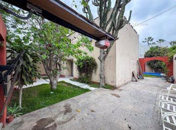 Casa · 280m² · 1 Dormitorio · 1 Estacionamiento · Vendo Bella Casa Como Terreno en Av Bugambilla N 3xx, Surco